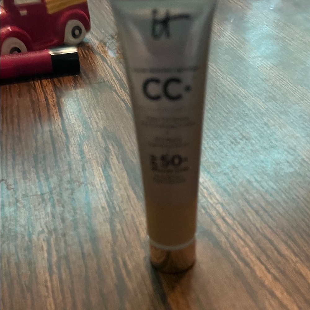 IT Cosmetics CC+ Cream - Warm Beige travel size .406 in light - Picture 1 of 2